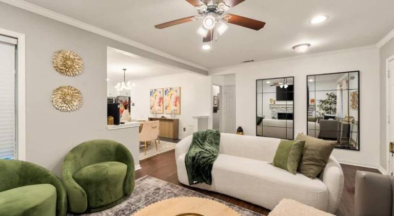 Fully equipped charming house with yard in Dallas, TX