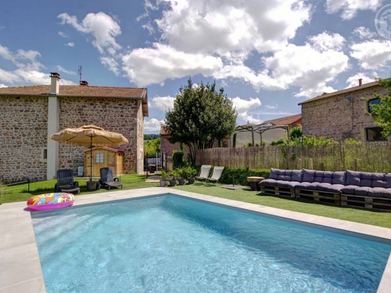 Cottage with grill, pool & yard — photo 2