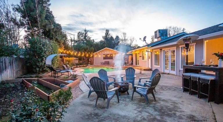 Vacation home with pool — photo 3