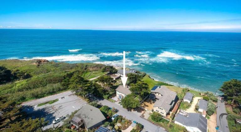 Oceanfront Home Retreat w Breathtaking Views of Fitzgerald Marine Reserve in San Mateo, CA