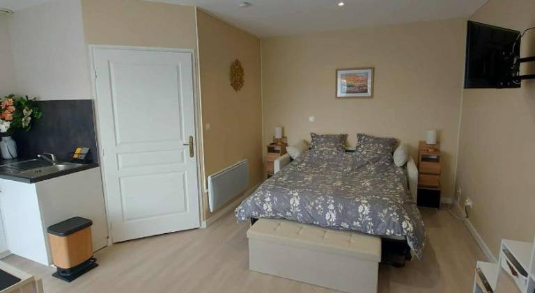 Serviced apartment with yard & terrace | Pets are welcome — photo 2