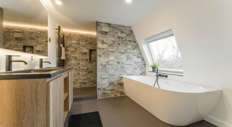 Vacation home with jacuzzi — photo 2