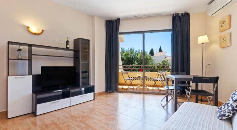 Holiday apartment with yard, patio & pool — photo 2