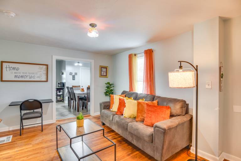 Downtown Brockton Apt < 1 Mi to Local Dining — photo 4