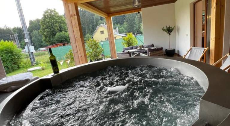 Holiday apartment with terrace, hot tub & yard — photo 4
