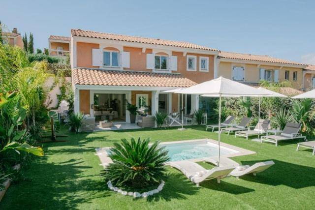 Villa with yard, private pool & patio in Cannes
