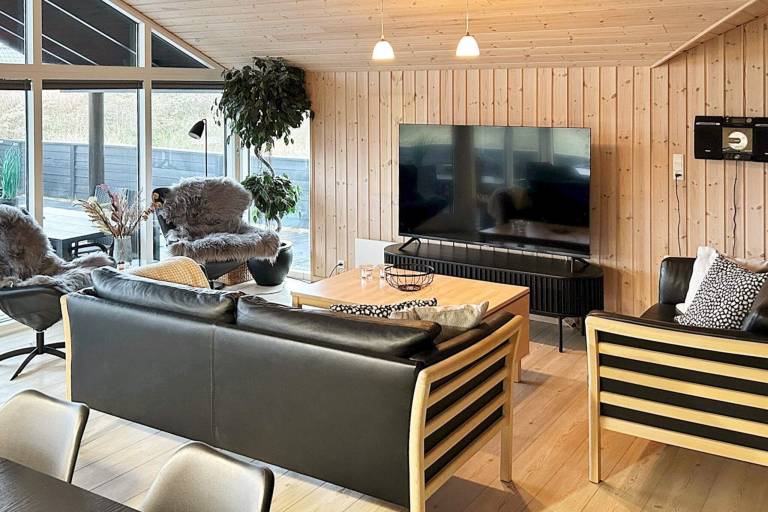 Fully equipped big house with sauna, jacuzzi & terrace | Next to the beach | Pets allowed — photo 5