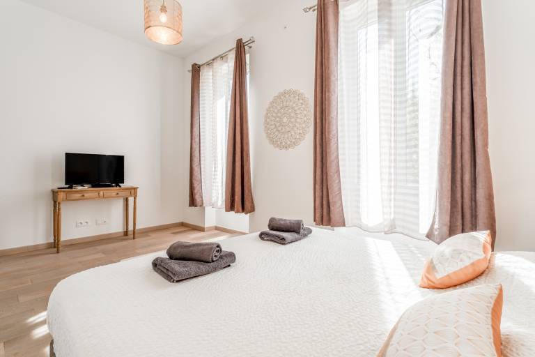 “Steven” Room with Shared Pool, Shared Garden, and Wi-Fi — photo 4