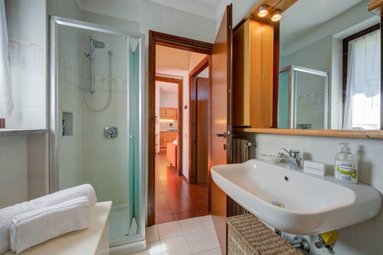 Family-friendly charming rental apartment with patio & yard | Lake view | Dogs allowed — photo 5