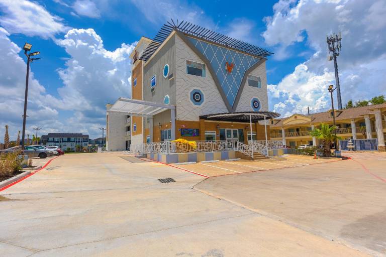 La Vyoma Villas Westpark Hwy 6