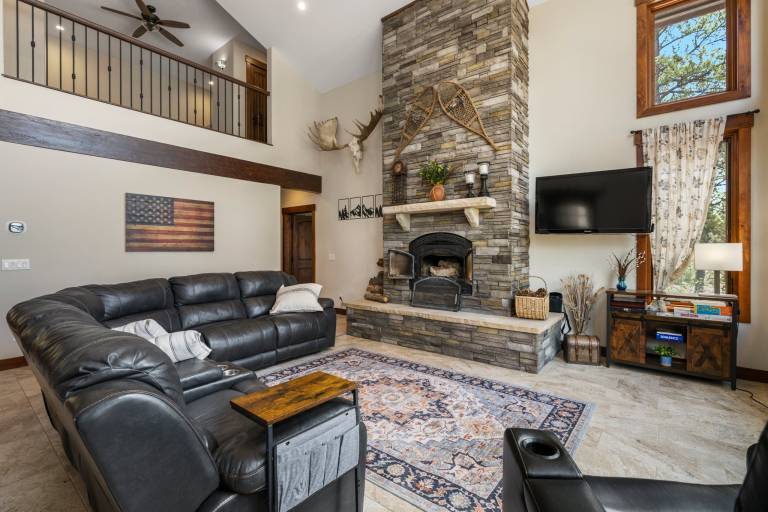 Hot tub, Pet Friendly, Big Deck & Forest Views! — photo 5