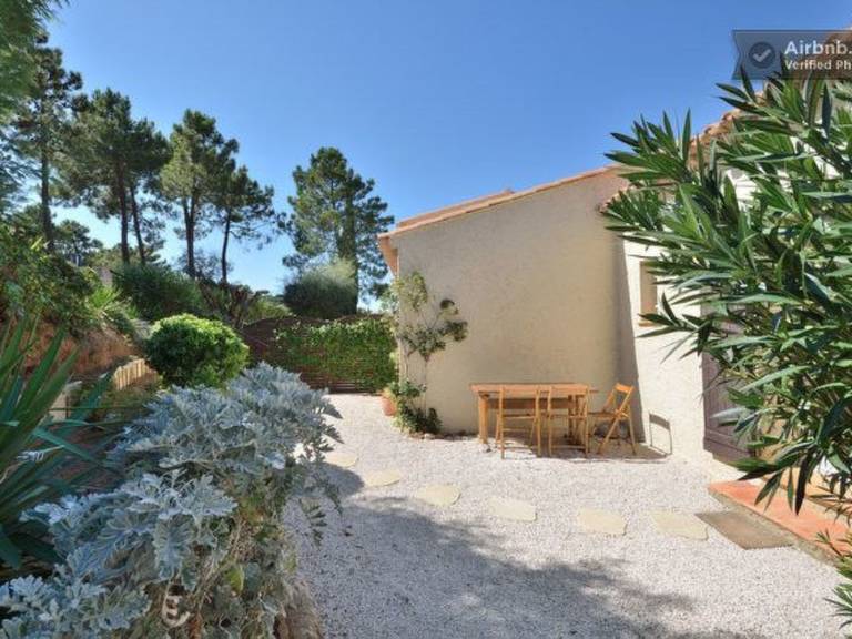 Fully equipped beautiful vacation home with pool, yard & barbecue | Pets allowed — photo 4