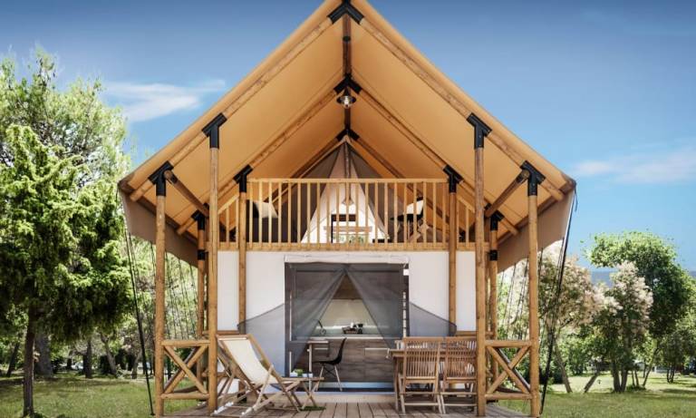 Glampingtent with 2 bedrooms and a terrace