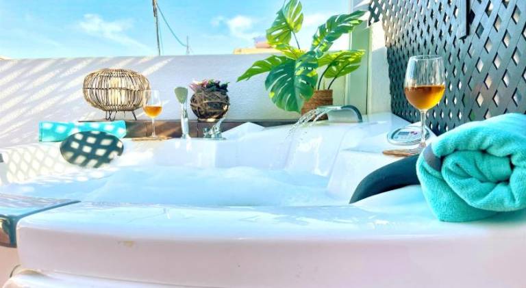 Rental apartment with jacuzzi — photo 4