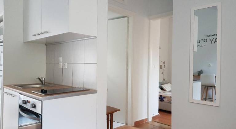 Holiday apartment with terrace & yard — photo 4