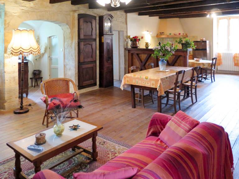 Lovely vacation home with patio, private pool & grill | Nature view | Pet-friendly — photo 4