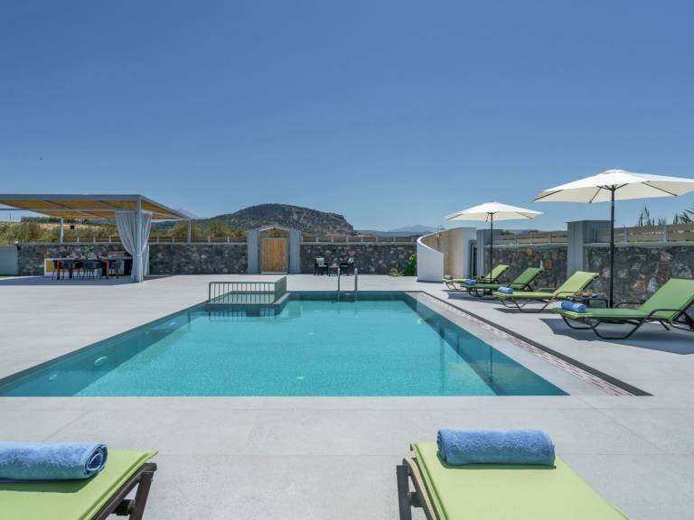 Fully equipped vacation home with private pool & barbecue | Pet-friendly in Rethymno