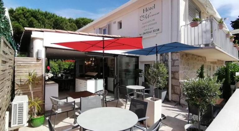 Hotel Miramar- Cap d'Antibes - La Garoupe plage — photo 2