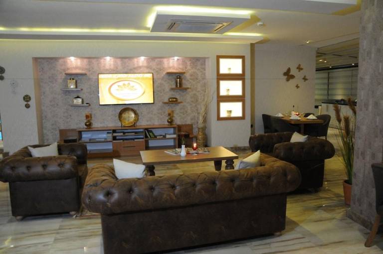 Golden Deluxe Hotel — photo 2