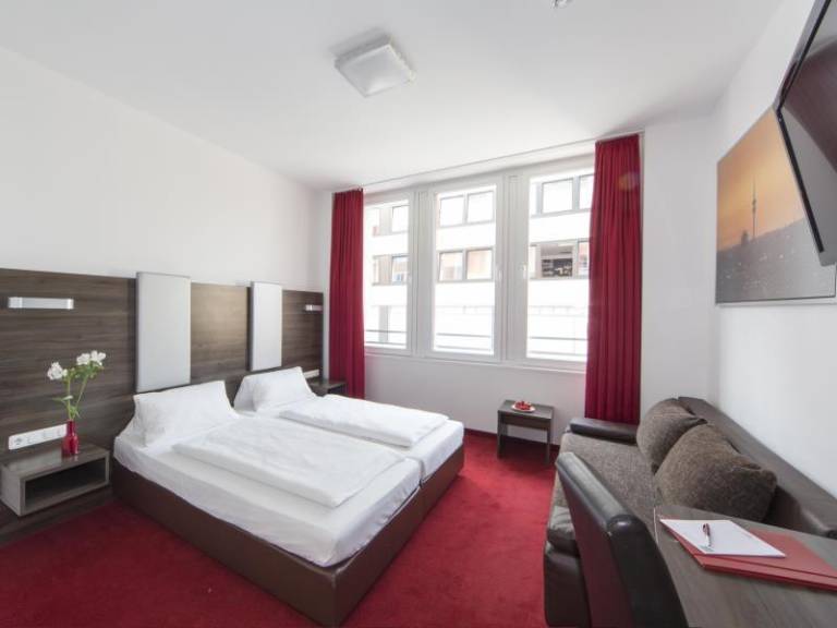 Serviced apartment with patio | Near Marienplatz in Munich
