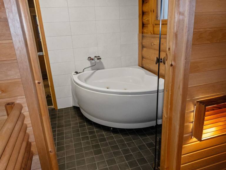 Vacation home with terrace & sauna — photo 4