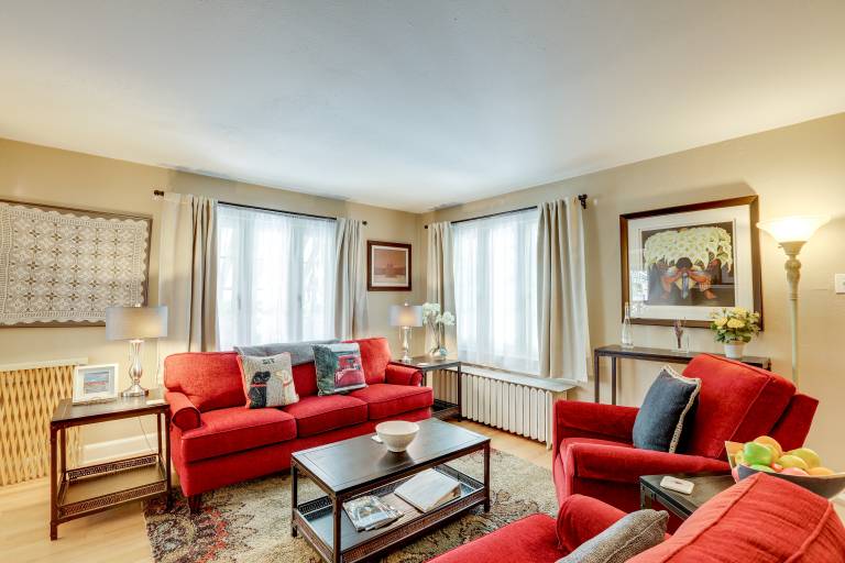 Yard & Grill Centrally Located Denver Retreat