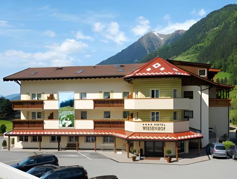 Wiesenhof Gardenresort in San Leonardo in Passiria