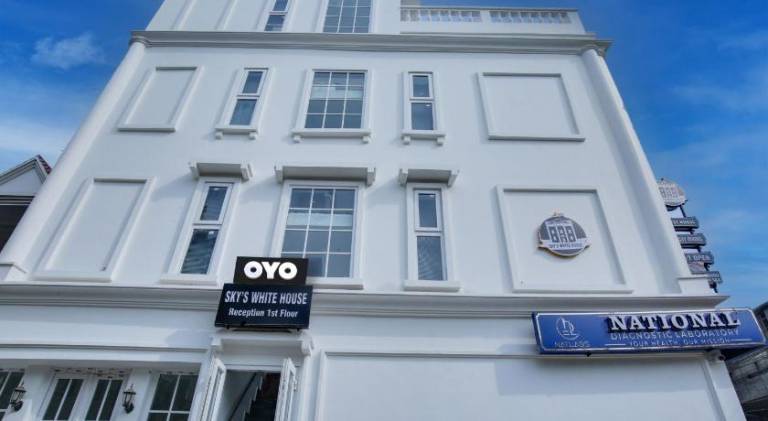 Hotel O Sky White House