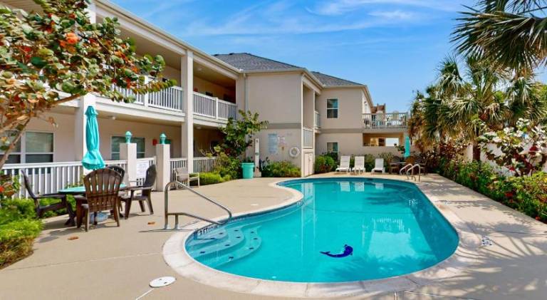 Apartment with pool | Beach nearby | Pets are welcome — photo 3