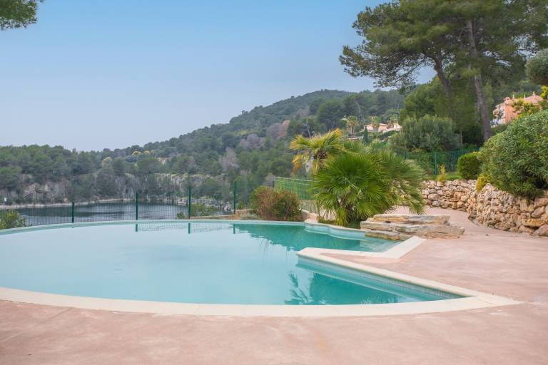 Child-friendly wonderful rental apartment with barbecue, terrace & fast internet | Sea view | Close to the beach | Dogs allowed in Saint-Raphaël