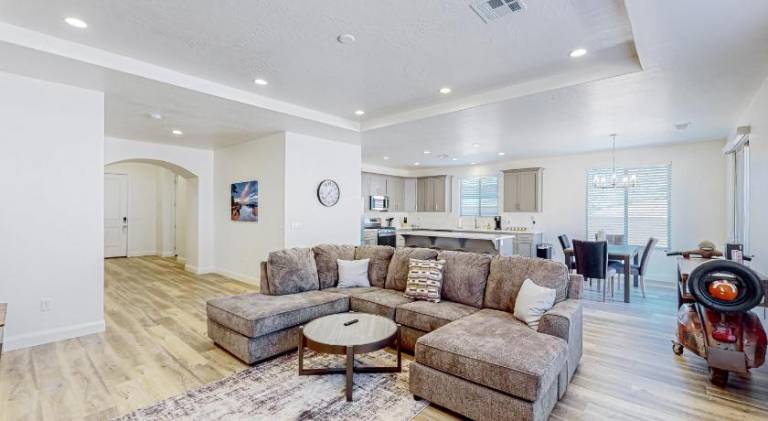 Vacation home with pool & hot tub | Pets are welcome — photo 4