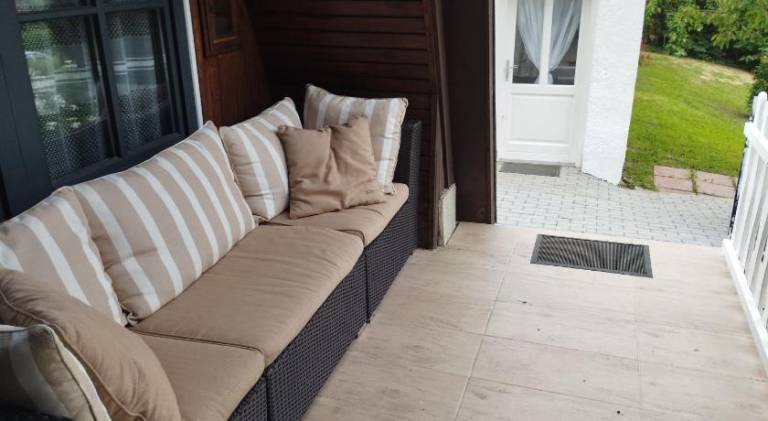 Chalet with garden & patio — photo 2