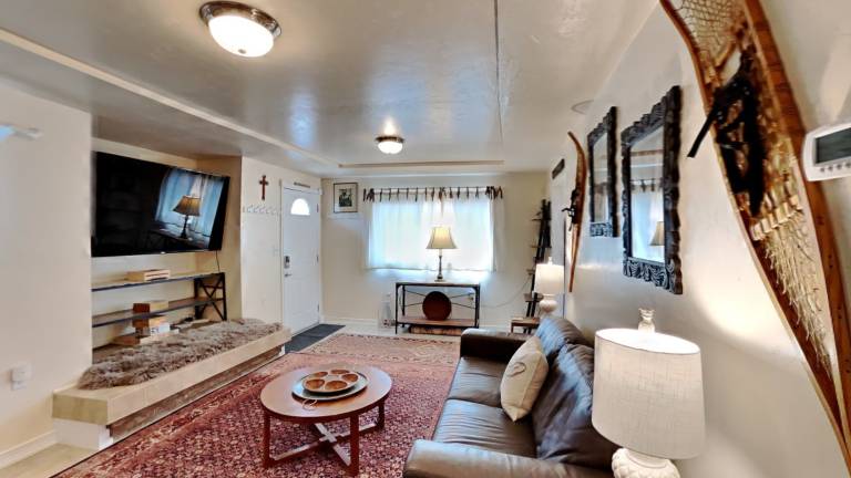 Cozy country-style home, relaxing views off the deck, and dog friendly! — photo 2