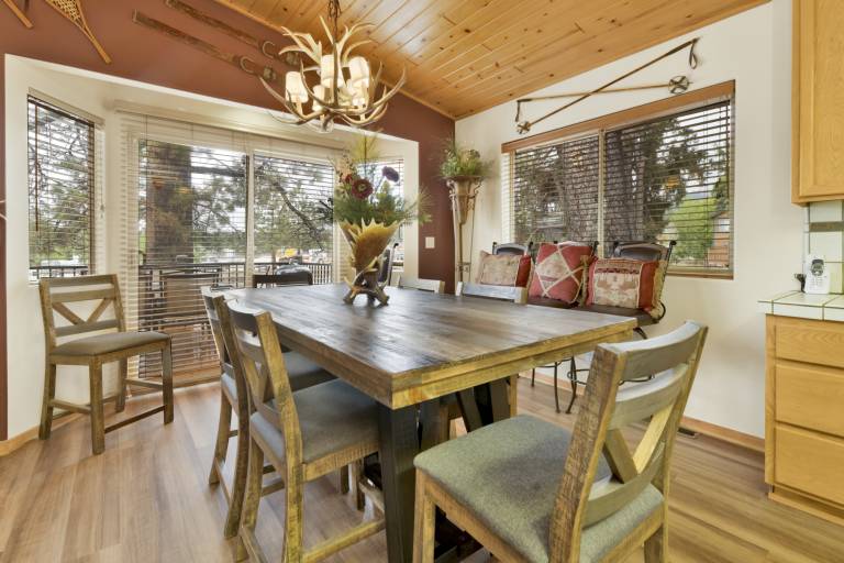 "Can't Bear to Leave" 3BR/2BA: Single-Level Luxury, Jetted Spa & Garage Access — photo 4