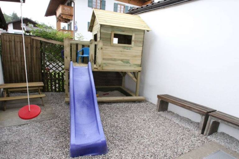 Vacation home with garden — photo 4