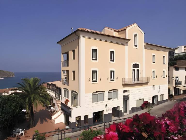 Hotel Santa Caterina in Centola