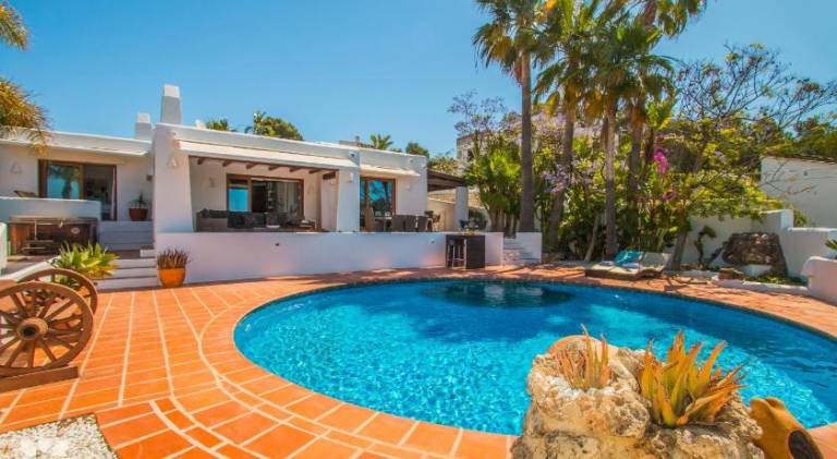 Fully equipped villa with patio, private pool & garden | Dogs allowed in Mora