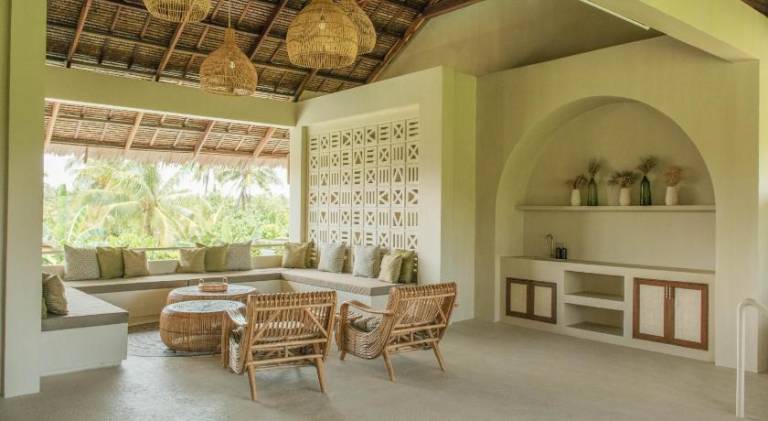 Villa with pool, patio & garden — photo 4