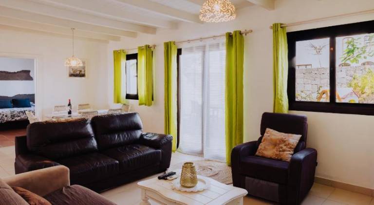 Family-friendly pleasant vacation home with barbeque, patio & jacuzzi | Perfect for remote work | Pet-friendly — photo 2