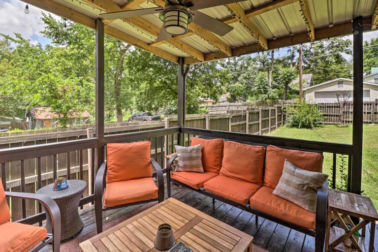 Country Chic Cotter Home w Outdoor Living Space