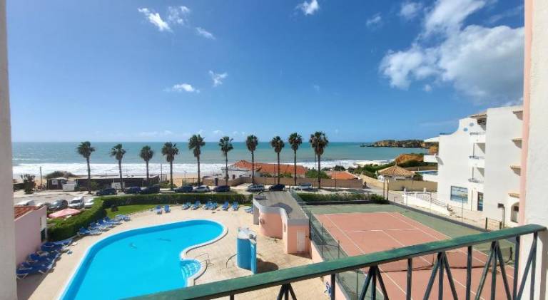 Rental apartment with pool, garden & patio in Portimão