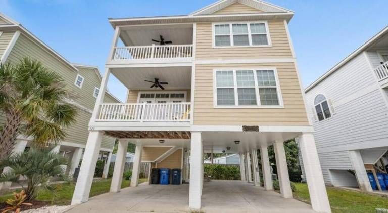 Big vacation home with pool | Beach nearby | Pets are welcome in Myrtle Beach, SC