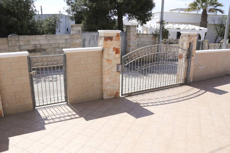 House with garden | Beach view — photo 4