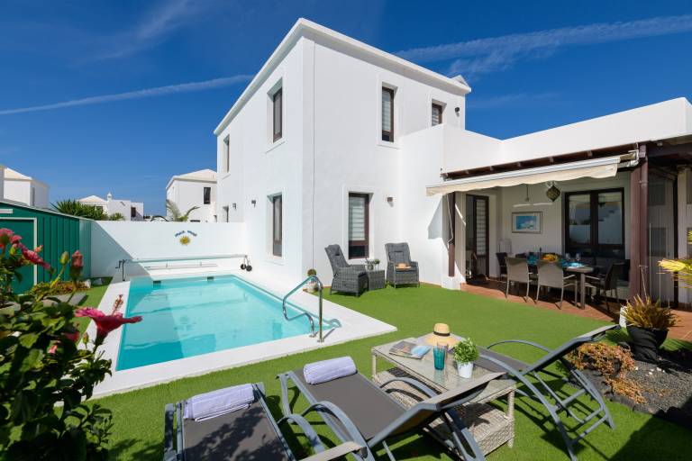Vacation Home 'Villa Petruca' with Mountain View, Private Pool, and Wi-Fi in Yaiza