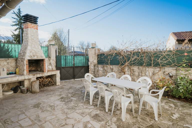 Vacation Home "La Morada Del Cura" with Private Garden, Balcony & Wi-Fi — photo 2