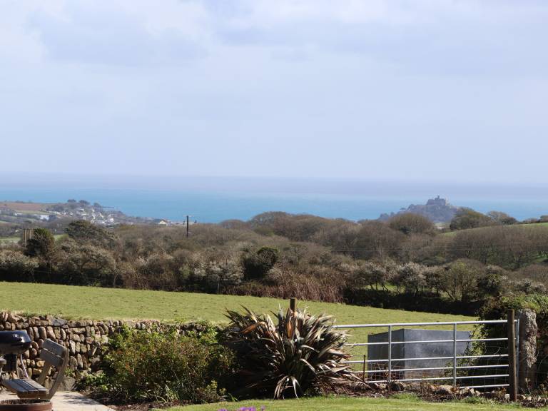 Lovely cottage with yard | Beach view | Pet-friendly — photo 2