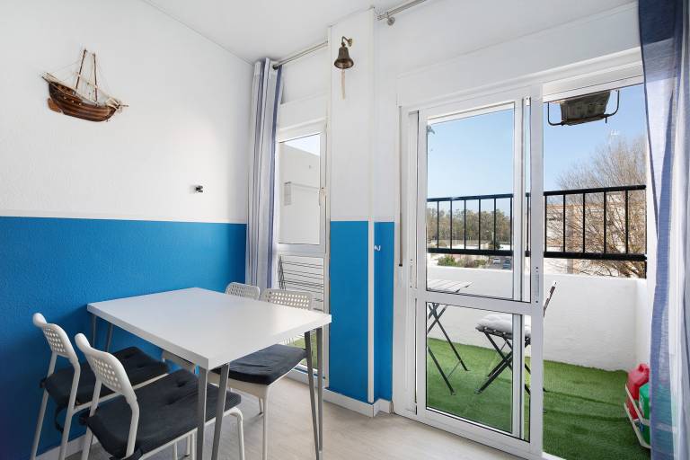 Fully equipped charming rental apartment with fast internet & patio | City view | Perfect for remote work | Pet-friendly — photo 4