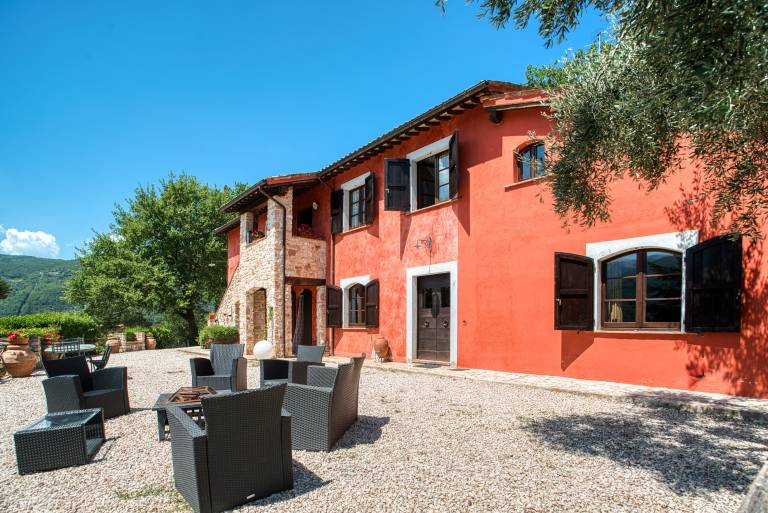 Farm with garden, private pool & grill | Mountain view in Spoleto