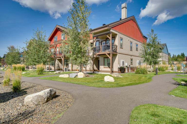 2 Mi to Payette Lake: Mtn-View Getaway w/ Balcony — photo 4