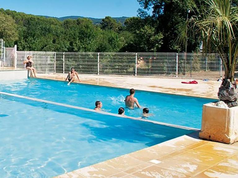 Bungalow with pool — photo 2